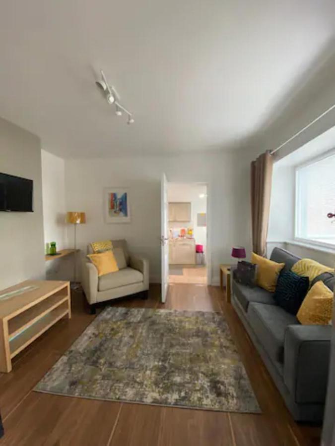 Location, Location! Gorgeous 1 Bed Apt- キラーニー エクステリア 写真